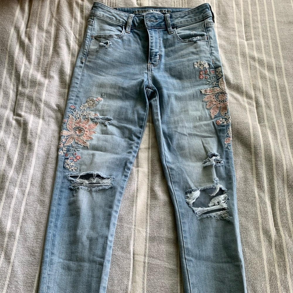 American Eagle cropped embroidered jeggings